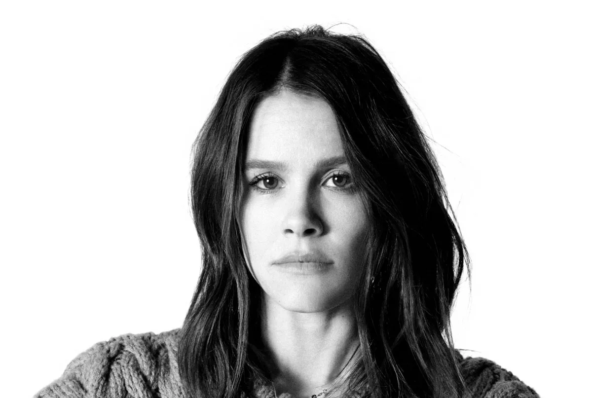 Imagem: Sosie Bacon é escalada como co-protagonista ao lado de Nikolaj Coster-Waldau na série 'The Black Tapes' do MGM+