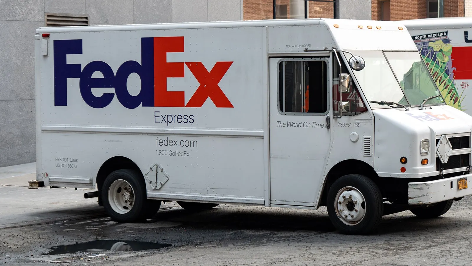 Imagem: Polícia confirma roubo de cartas colecionáveis avaliadas em quase US$ 1 milhão em assalto a caminhão da FedEx da PSA