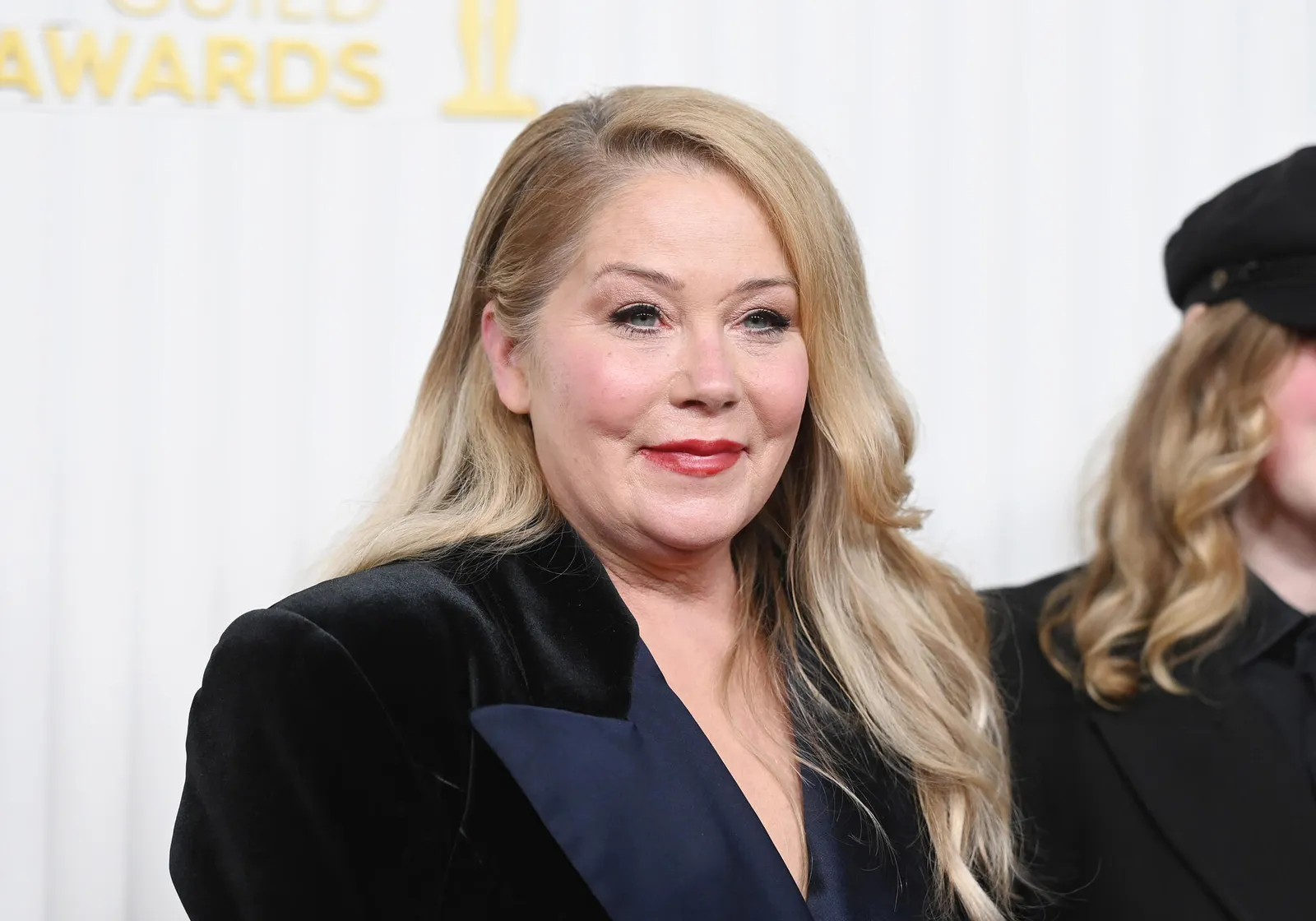 Imagem: Christina Applegate diz à comunidade da EM: “Eu ainda sou sua guerreira” após diagnóstico equivocado: “Vou falar em seu nome para sempre”