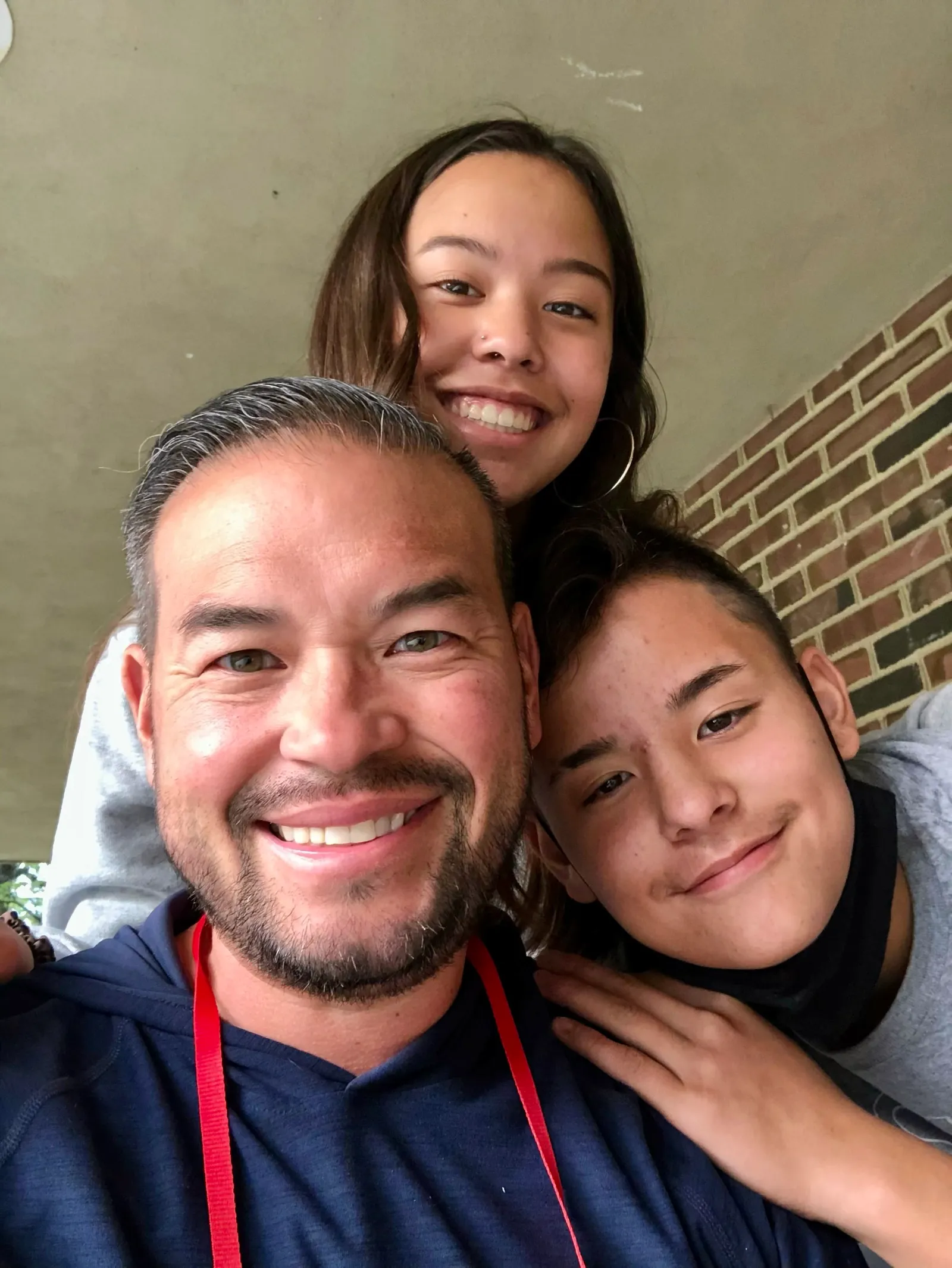 Imagem: Jon Gosselin filma documentário revelador da Netflix sobre ‘Jon & Kate Plus 8’ com os filhos Collin e Hannah