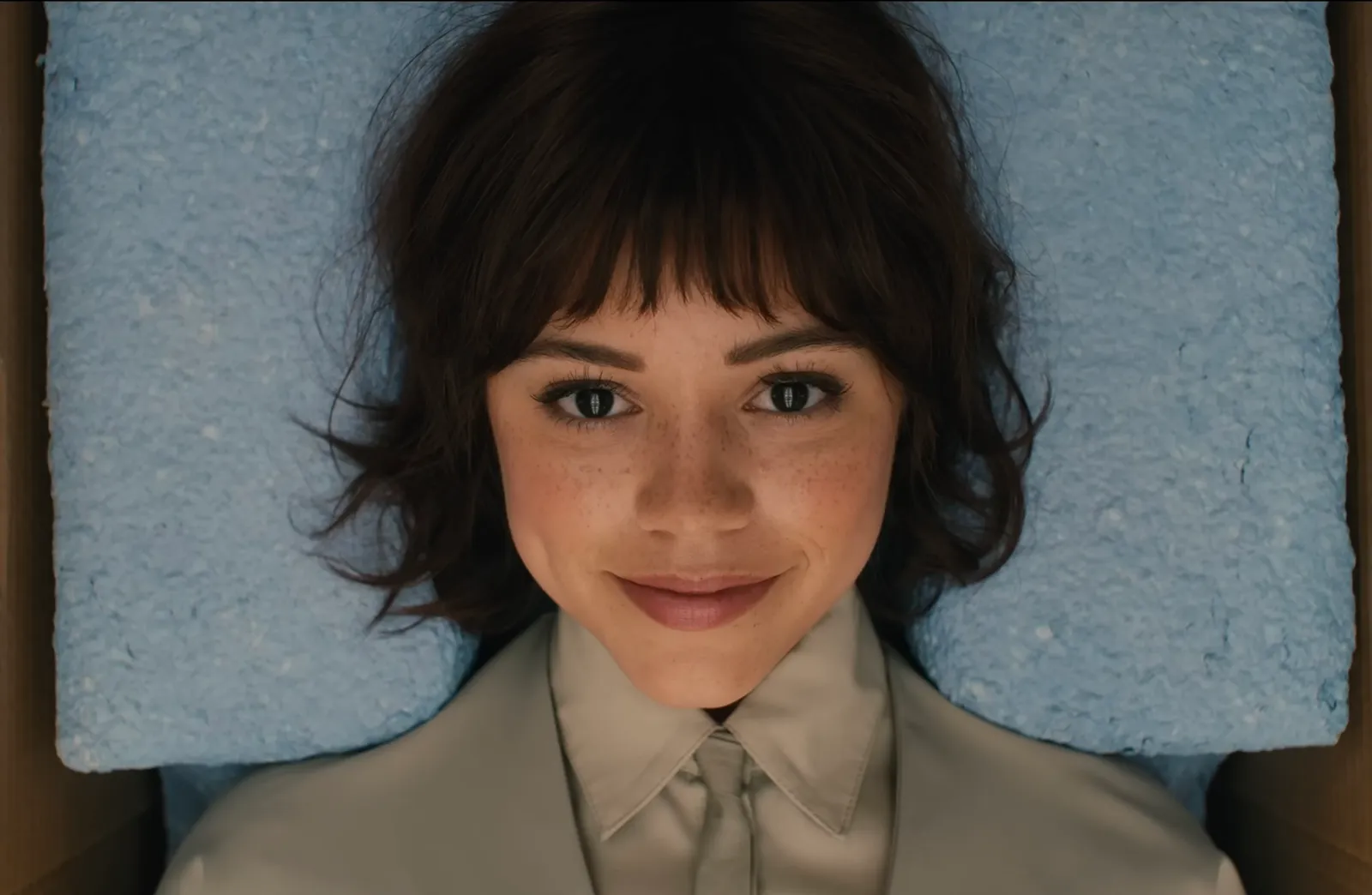Imagem: ‘Klara e o Sol’ | Crítica: Não Há Vida — Inteligente, Artificial ou Não — na Fantasia Androide Calamitosa de Taika Waititi
