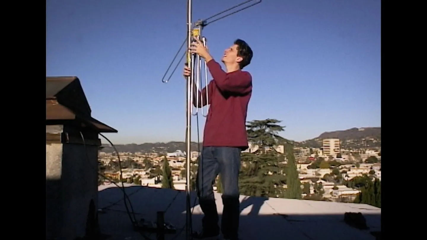 Imagem: ’40 Watts From Nowhere’: Como uma rádio pirata combativa invadiu as ondas do Silver Lake dos anos 1990 com a ajuda do Red Hot Chili Peppers e outros