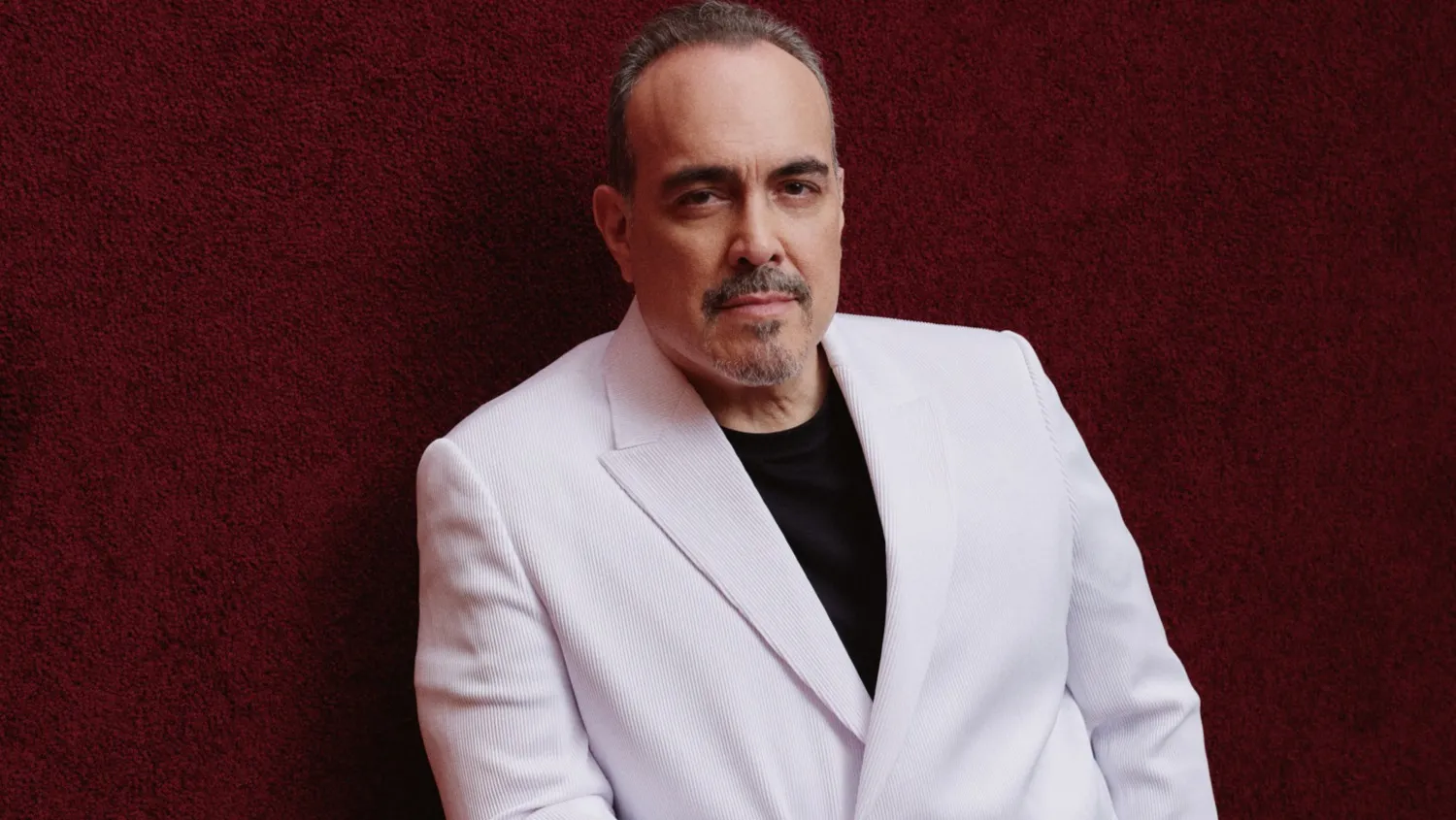 Imagem: David Zayas se junta a Dakota Fanning em thriller de Alex Cary na Apple TV+