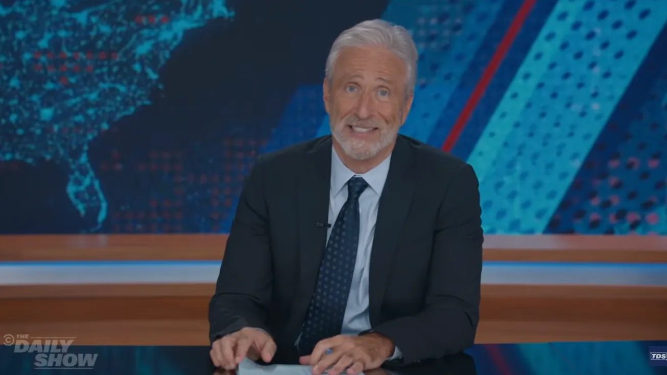 Imagem: Jon Stewart brinca que a Skydance ‘cancelou nossa renovação’ antes de detonar JD Vance, Trump e Emmanuel Macron