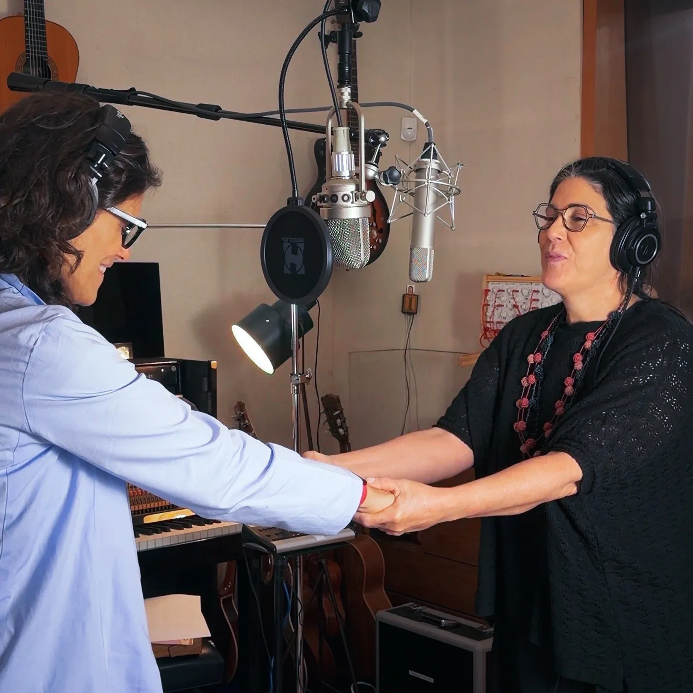 Imagen: Zélia Duncan y Mônica Salmaso interpretan 'Proposta para um estado crítico' al unísono en un sencillo con aire experimental
