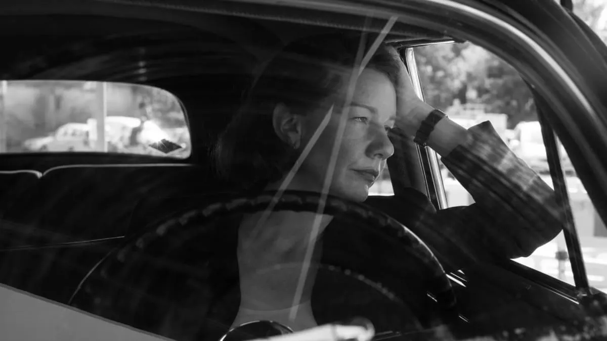 Imagem: Sandra Hüller não consegue voltar para casa em Fatherland, de Paweł Pawlikowski