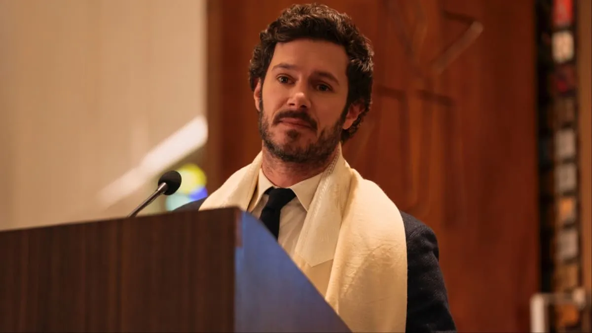 Imagem: Criadora de Nobody Wants This concorda em discordar de Adam Brody sobre o apelo por uma Palestina livre