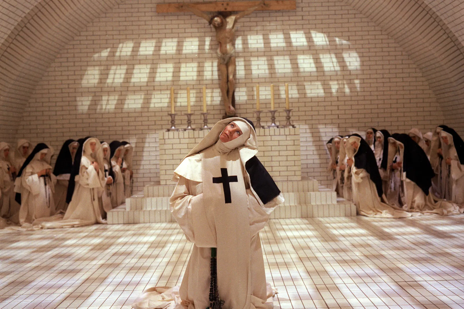 Imagem: Mark Kermode e Daphne Dentz falam sobre a restauração de ‘Os Demônios’, de Ken Russell: “Há um equilíbrio entre o grão, a sujeira, a vibe e o visual”