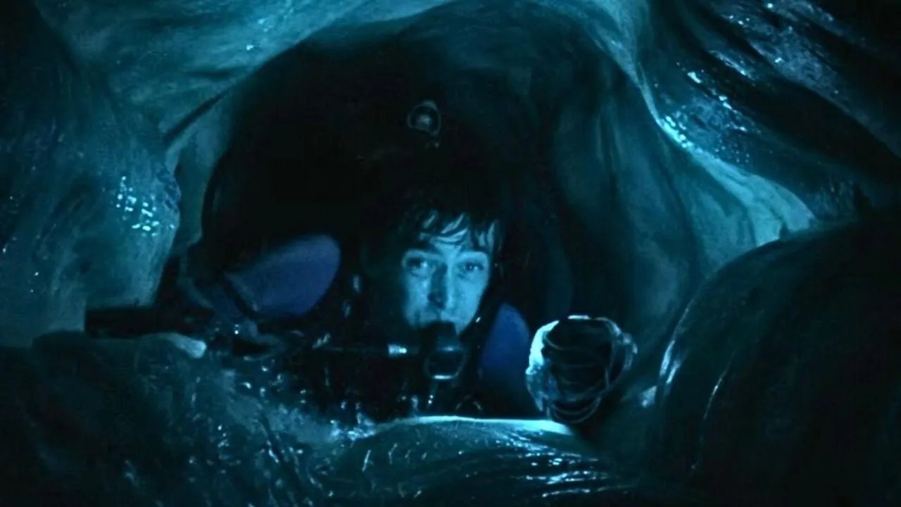 Imagem: Um dos filmes mais aguardados de 2026 mostra um mergulhador preso no estômago de uma baleia: Em vez de usar CGI, construíram uma em escala real!