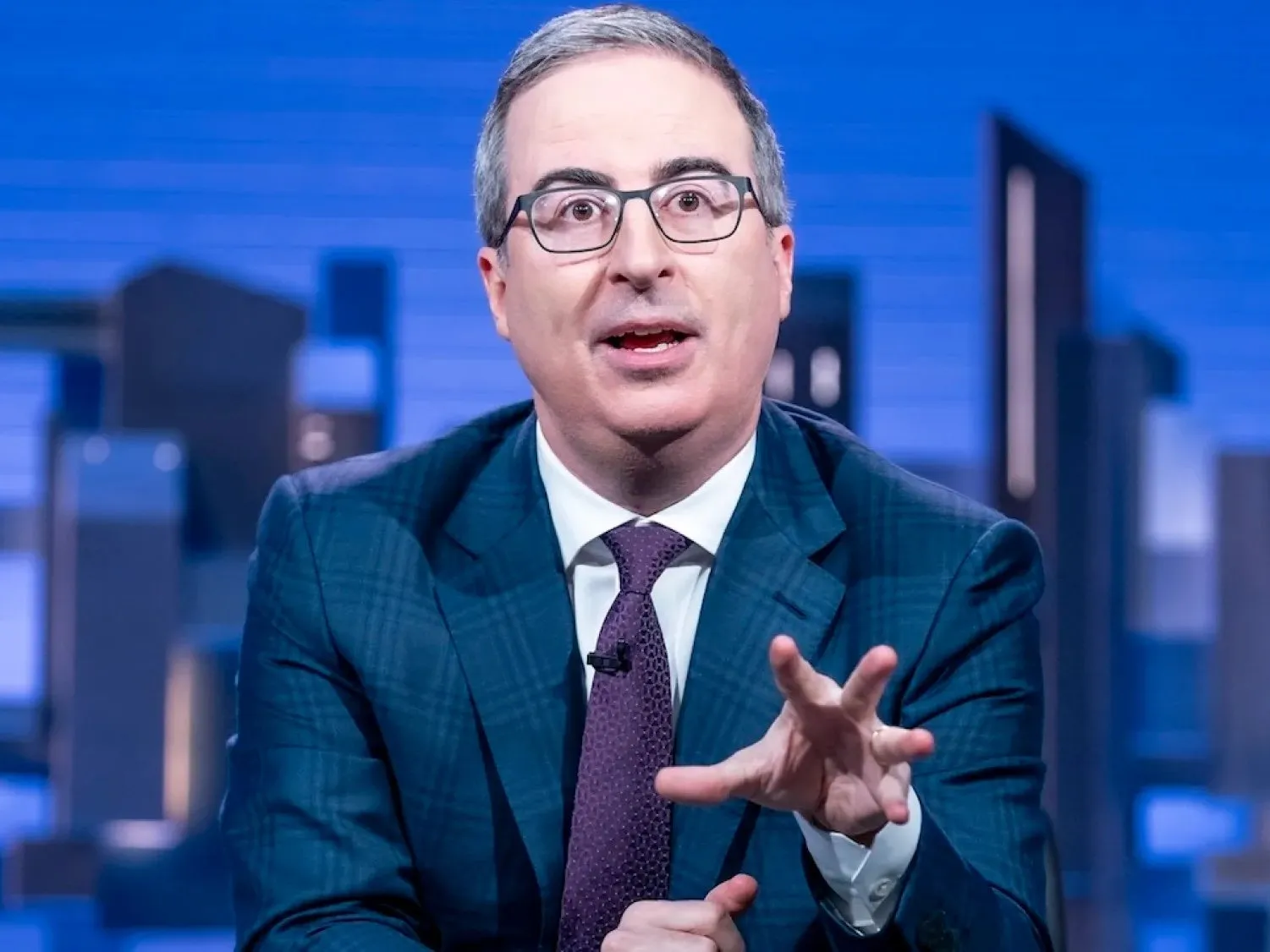 Imagem: John Oliver faz alerta urgente antes das eleições de meio de mandato sobre os laços do Partido Republicano com o nazismo