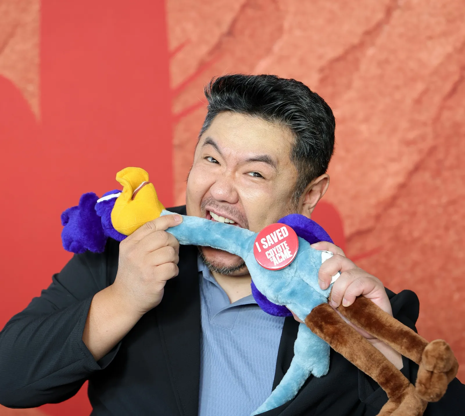 Imagem: O legado de Eric Bauza em ‘Looney Tunes’: produtor de ‘Coyote vs. Acme’ diz que o dublador por trás de Pernalonga e outros personagens tinha um ‘profundo amor pelo ofício’