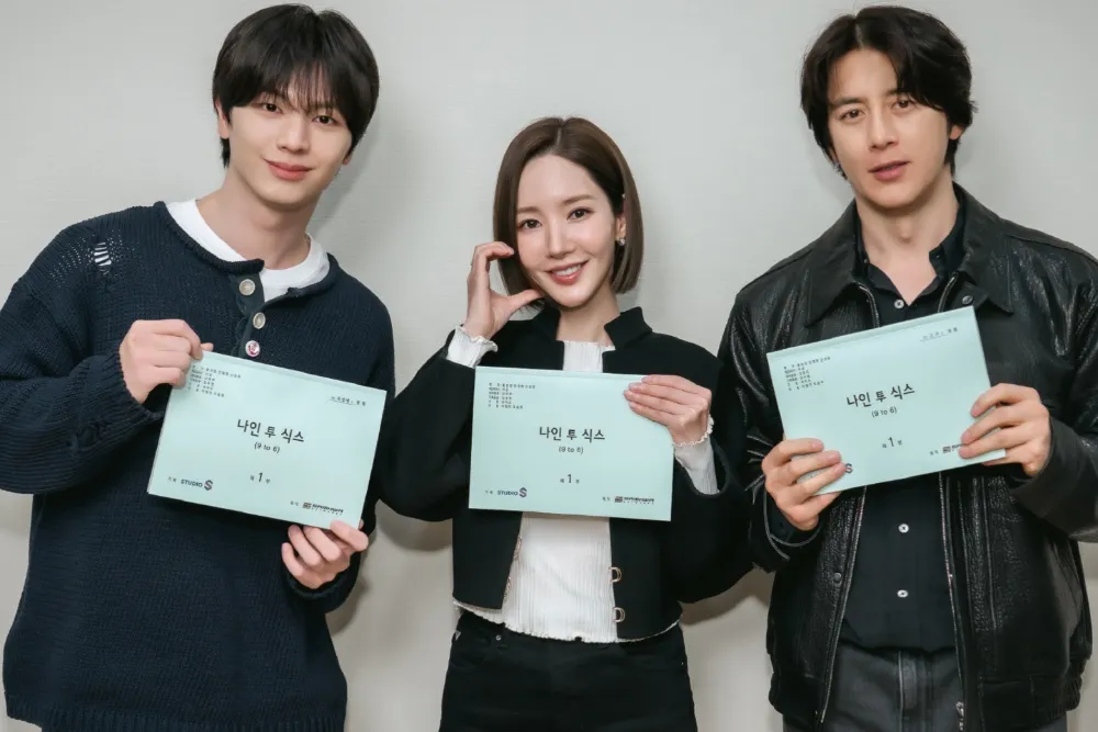 Imagem: Park Min-young, Yook Sung-jae e Go Soo estrelam o romance de escritório coreano “Nine to Six” no Prime Video
