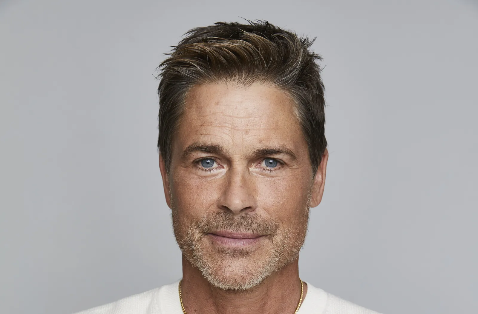 Imagem: Netflix Anuncia Data de Estreia do Documentário de Rob Lowe, ‘The Outsider’
