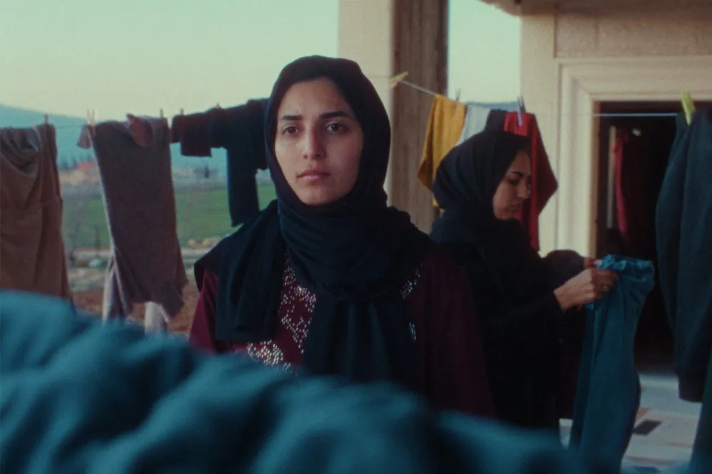 Imagem: Cineasta palestino Rakan Mayasi fala sobre sua busca por histórias não convencionais e por retratar “comunidades que nunca foram retratadas no cinema antes”