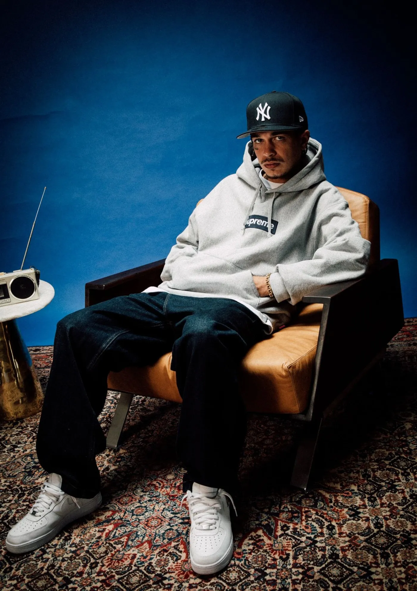 Imagen: El rapero Sain sintoniza el universo y la cultura de la radio, en la frecuencia del hip hop, en el álbum 'Última mesa da Lapa'