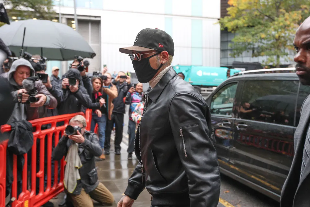 Imagem: Chris Brown é condenado a oito meses de prisão, suspensos por 12 meses, por ataque "vicioso e não provocado" em boate do Reino Unido