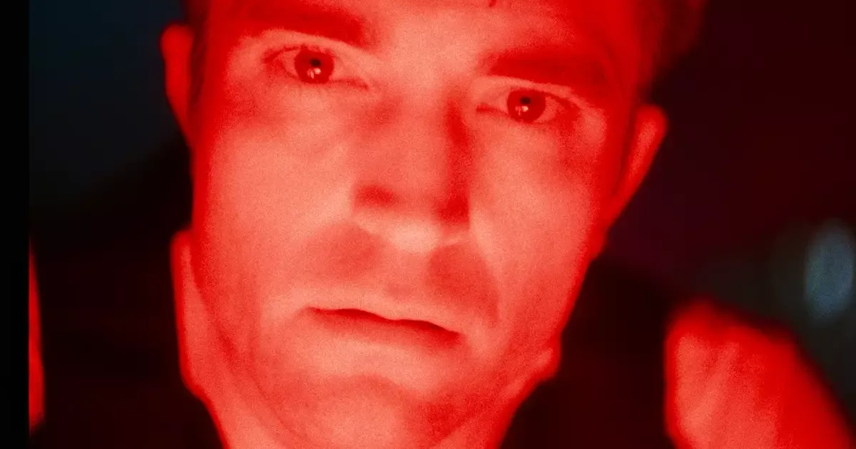 Imagem: Primetime usa Robert Pattinson como Chris Hansen para encarnar a estranheza do true crime