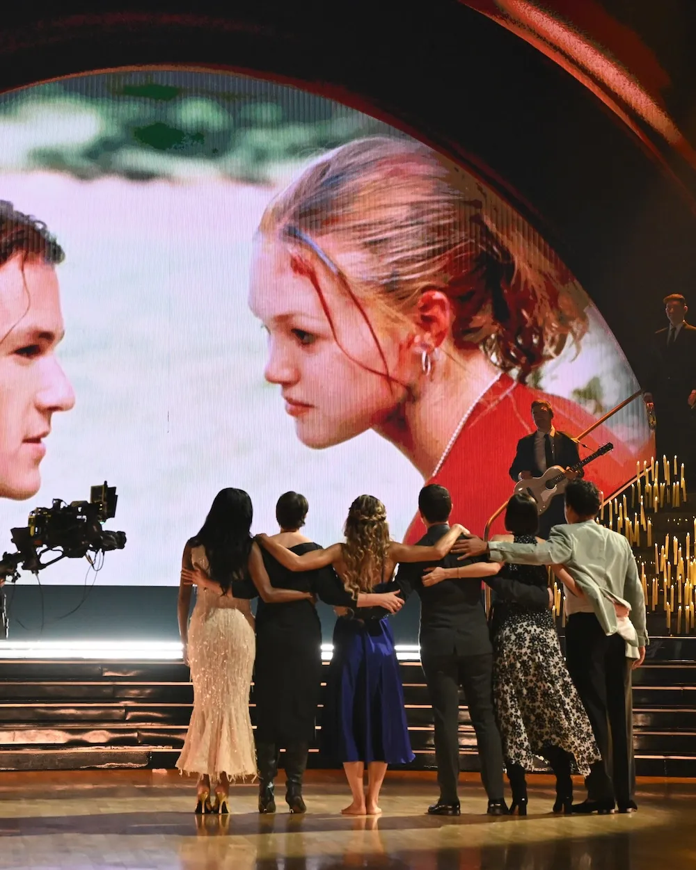 Imagem: Julia Stiles Reencontra Elenco de ‘10 Coisas que Eu Odeio em Você’ e Chora em Homenagem a Heath Ledger em ‘Dancing With the Stars’
