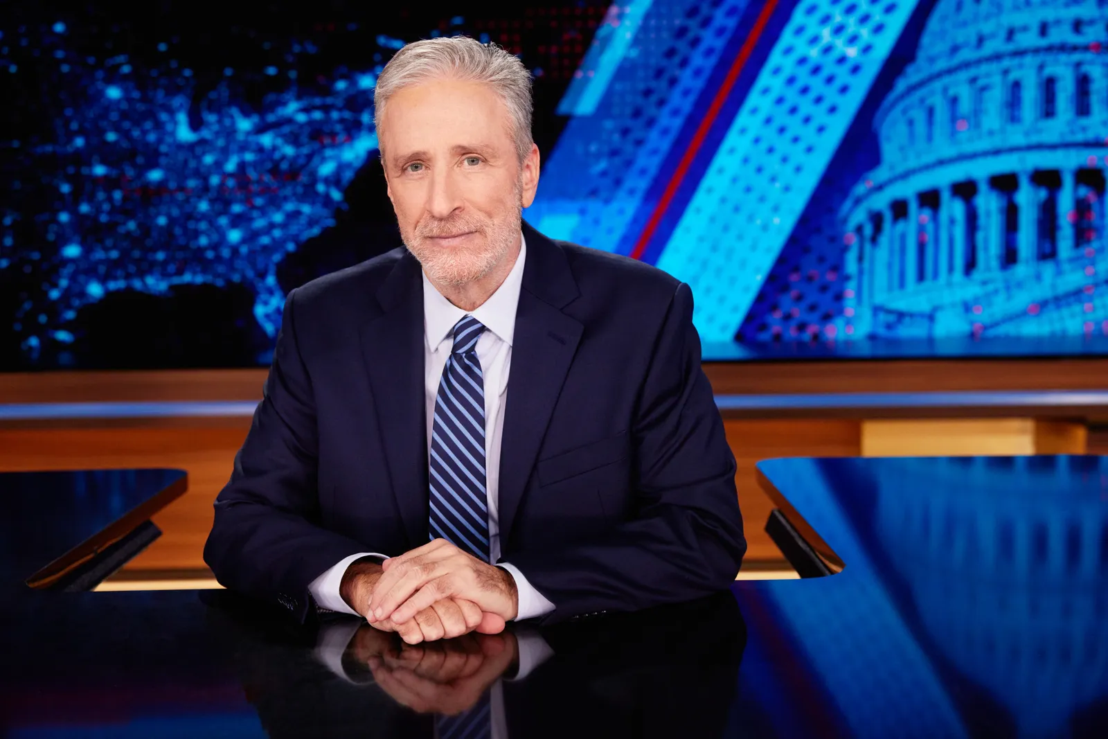 Imagem: Jon Stewart fecha acordo de dois anos para continuar como apresentador de ‘The Daily Show’ até o fim de 2028
