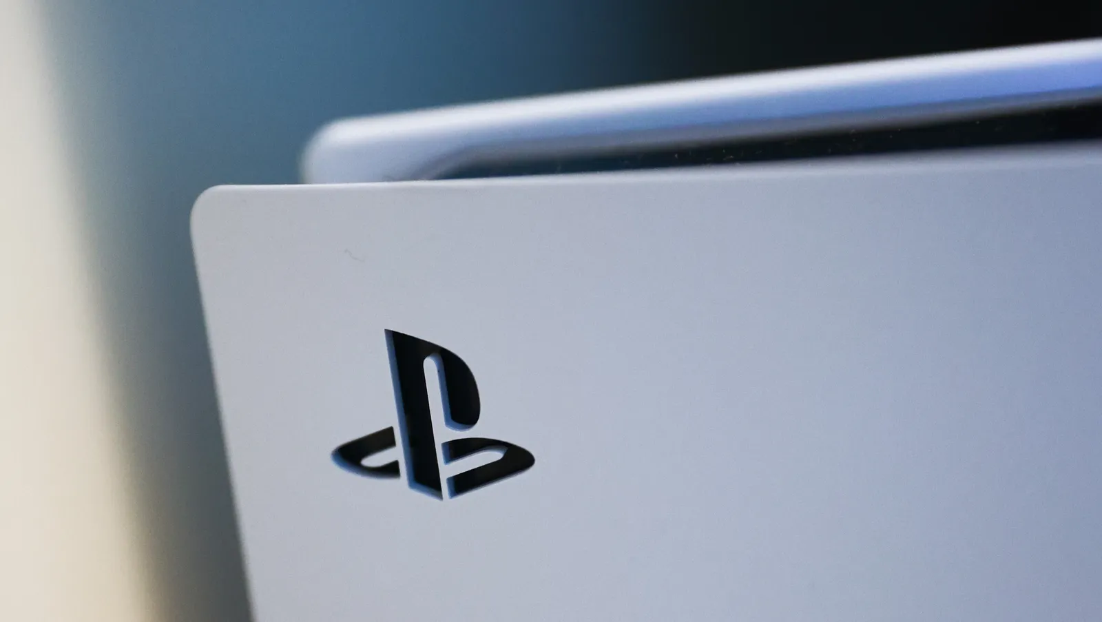 Imagem: Sony premia hacker com US$ 50 mil por reportar em privado um exploit do PS5 que ele encontrou com IA: agora ele é o inimigo público número um